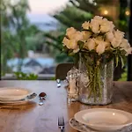 Exclusive Oceanfront With Pool & Golf Views 別荘 *