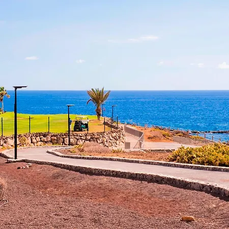 Exclusive Oceanfront With Pool & Golf Views Feriehus *