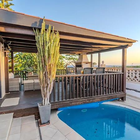 Exclusive Oceanfront With Pool & Golf Views Feriehus *