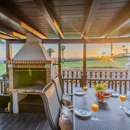 Exclusive Oceanfront With Pool & Golf Views Holiday home