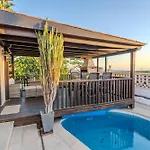 Exclusive Oceanfront With Pool & Golf Views Nyaraló *