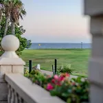 Exclusive Oceanfront With Pool & Golf Views Nyaraló *