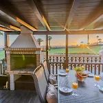 Exclusive Oceanfront With Pool & Golf Views Nyaraló