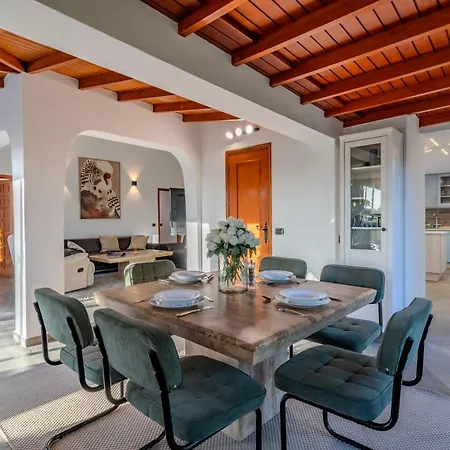 Oceanfront - Amarilla Breeze *