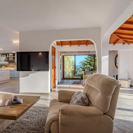 Oceanfront - Amarilla Breeze