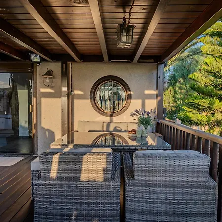 Exclusive Oceanfront With Pool & Golf Views *